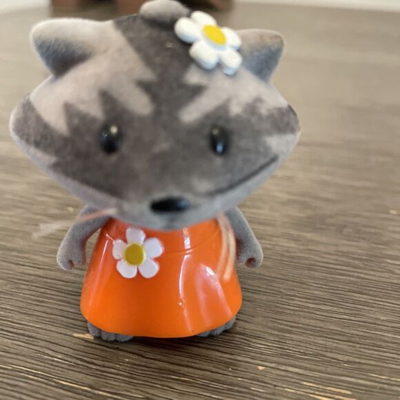 Li'l Woodzeez Bobbleez Riley Raccoon Bobblehead 2.25 in - Picture 5 of 5